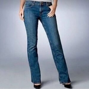 Classic 526 Slender Boot Jeans.